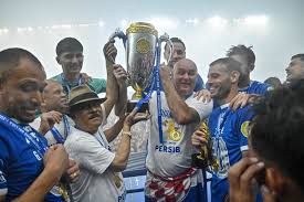 Persib Bandung Resmi Jadi Juara Liga 1, Angkat Piala di Stadion GBLA Bersama Ribuan Bobotoh
