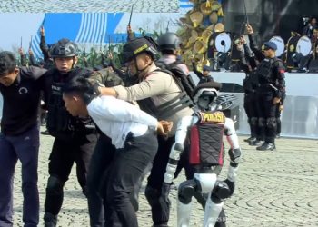 Momen Robot Pintar Tampil di Hadapan Prabowo saat Defile HUT ke-79 Bhayangkara Polri, Perlihatkan Aksi Lacak Bom
