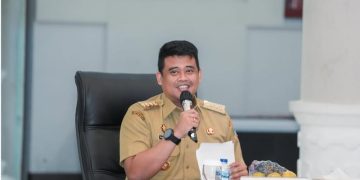 Potret Gubernur Sumatera Utara Bobby Nasution saat hadir di acara Revalidasi Kaldera Toba UNESCO di kantor Gubernur Sumut pada Senin, 30 Juni 2025. (Instagram/bobbynst)