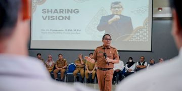 Kadisdik Jabar, Purwanto dalam Sosialisasi dan Pembekalan Tim Pengembang Kurikulum Pancawaluya di Aula Kihajar Dewantara Kantor Disdik Jabar, Kota Bandung, Senin (25/8/2025).