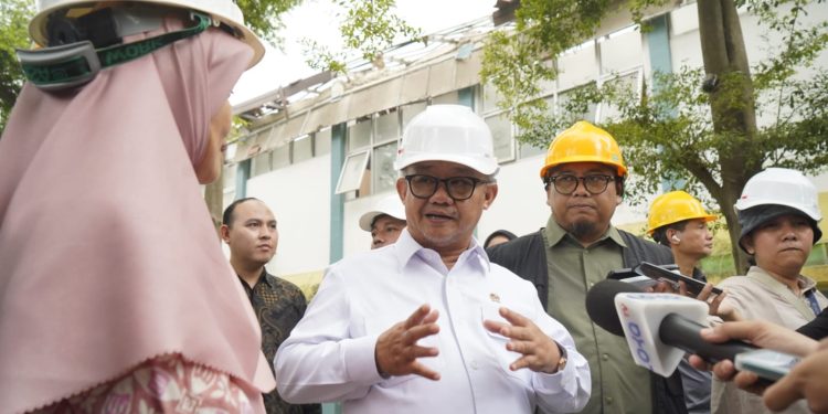 Imbas Atap Roboh, Mendikdasmen dan Disdik Jabar Pastikan Perbaikan SMKN 1 Cileungsi